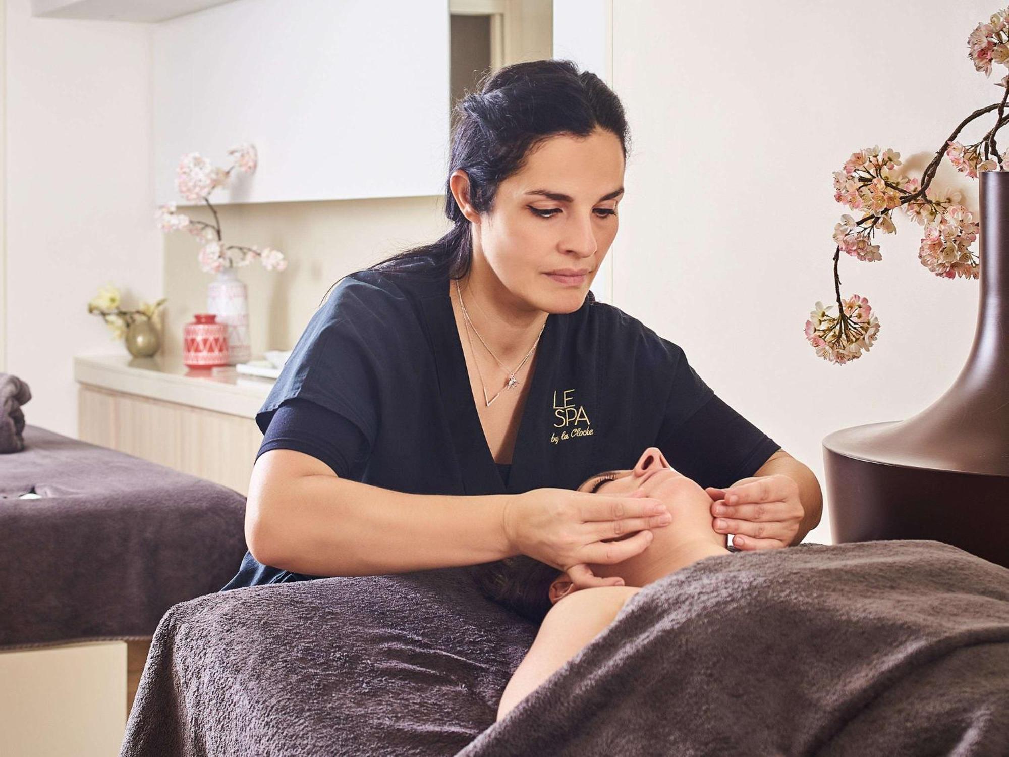 Grand Hotel La Cloche Dijon - Mgallery Exteriér fotografie A facial treatment