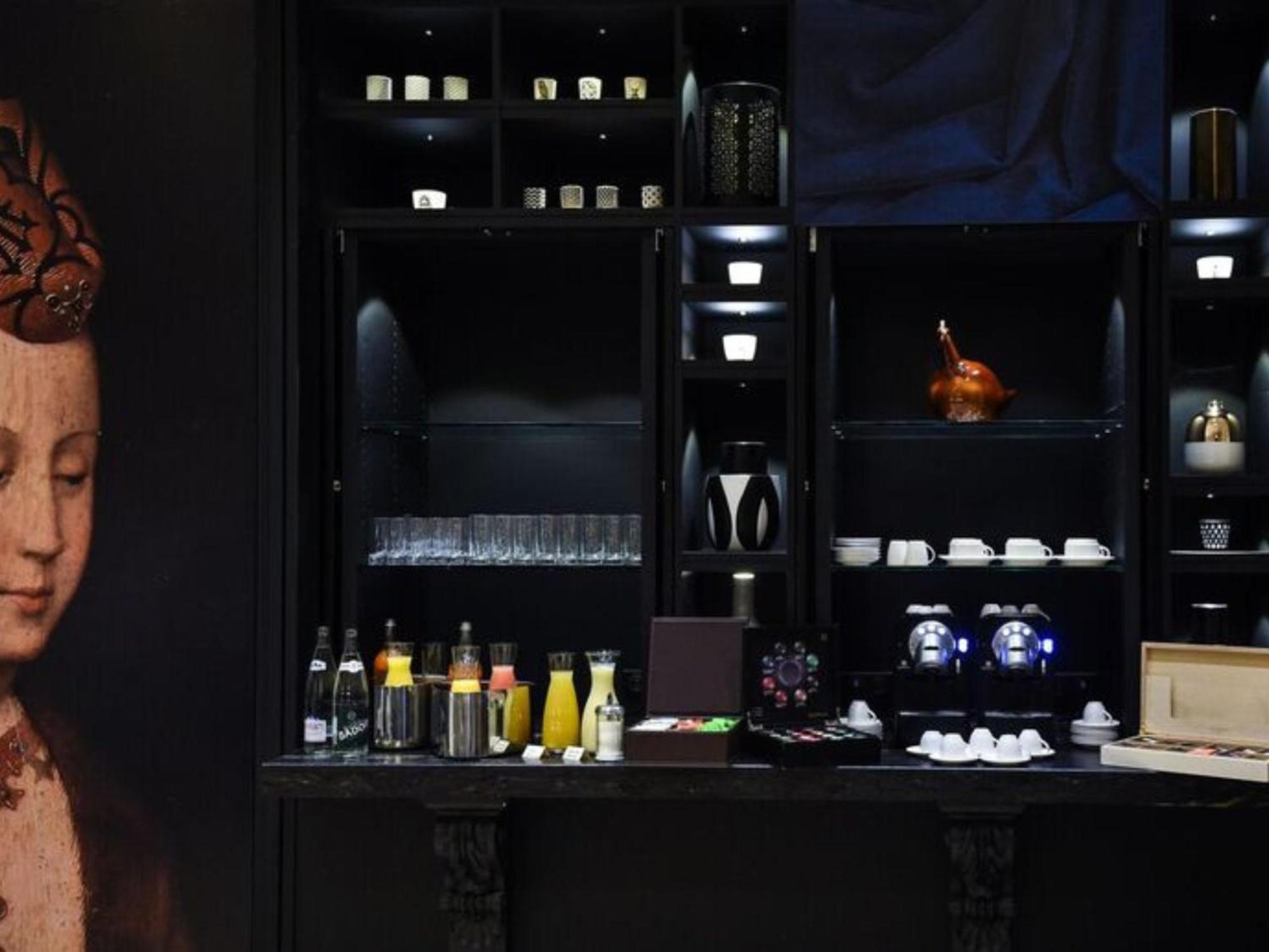 Grand Hotel La Cloche Dijon - Mgallery Exteriér fotografie The bar at the restaurant