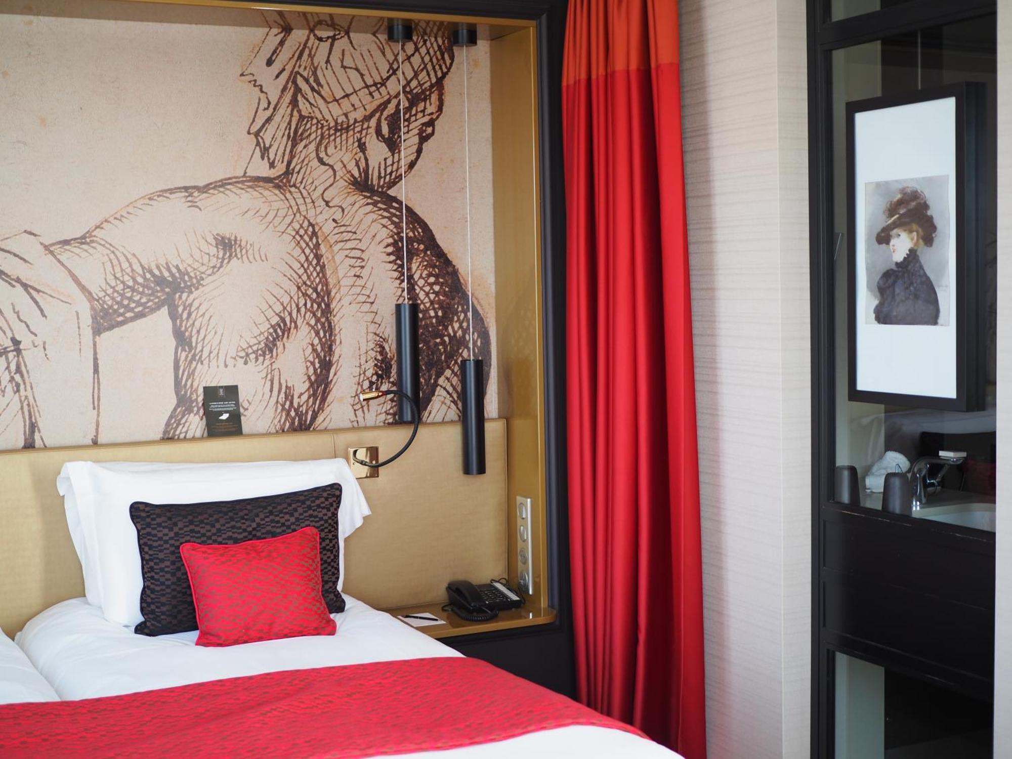 Grand Hotel La Cloche Dijon - Mgallery Exteriér fotografie A room at the hotel