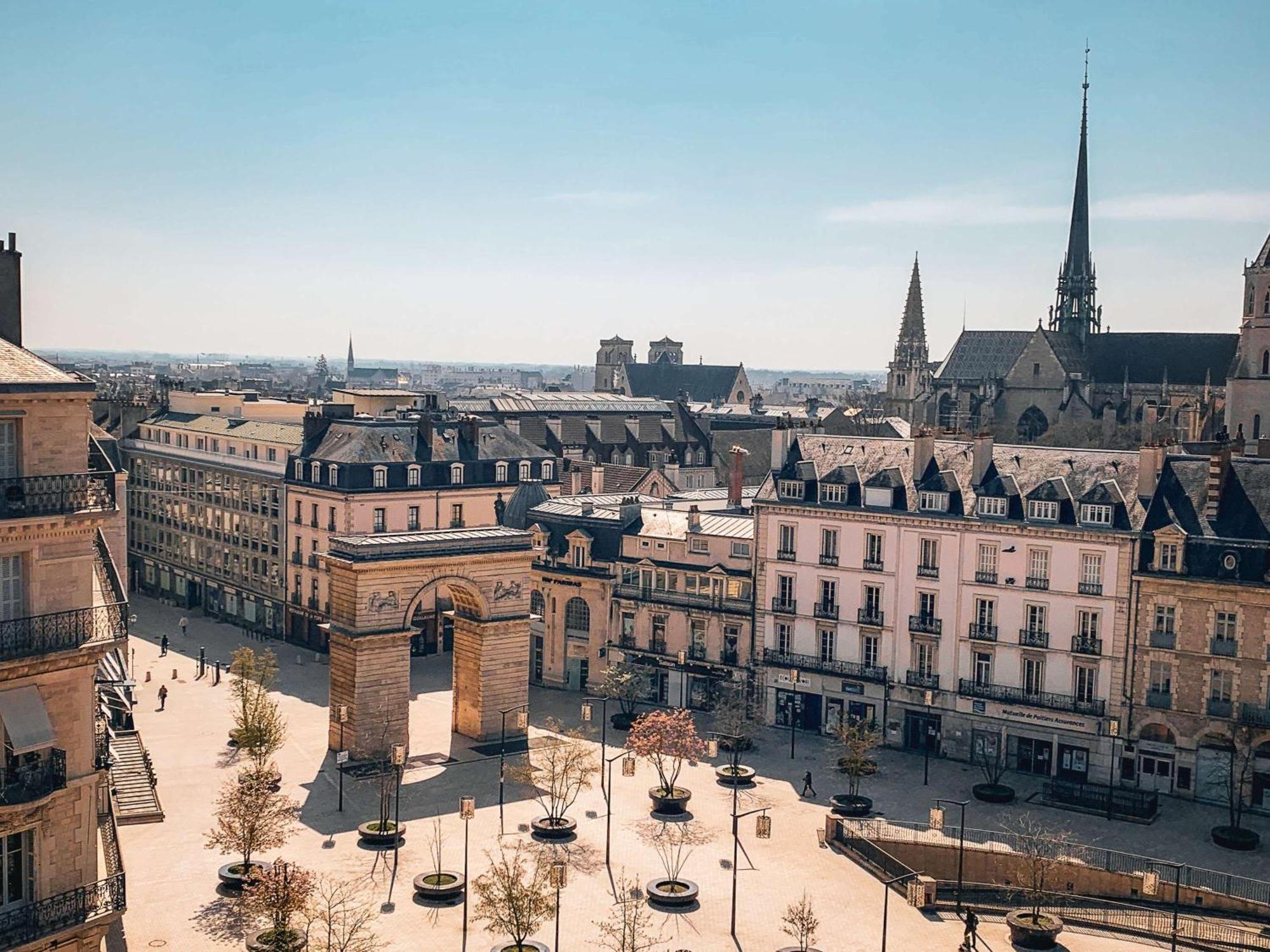 Grand Hotel La Cloche Dijon - Mgallery Exteriér fotografie The Place du Cardinal, in the centre of the city